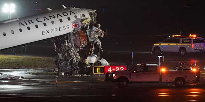 ലാൻഡിങ്ങിനിടെ-എയർ-കാനഡയുടെ-വിമാനം-റൺവേയിലുണ്ടായിരുന്ന-ട്രക്കുമായി-കൂട്ടിയിടിച്ച്-അപകടം,-വിമാനത്തിൽ-നൂറോളം-യാത്രക്കാർ,-ട്രക്കിലുണ്ടായിരുന്ന-നാല്-പേർക്ക്-ഗുരുതര-പരുക്ക്-ദൃശ്യങ്ങൾ-പുറത്ത്