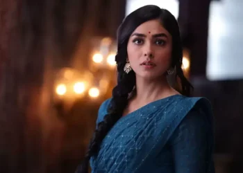 ‘സീതാരാമം’-അവസാന-തെലുങ്ക്-ചിത്രമെന്ന്-കരുതി;-ദുൽഖറിനോട്-പറഞ്ഞതിനെക്കുറിച്ച്-മൃണാൾ-താക്കൂർ