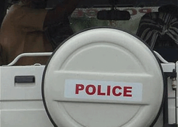 ക്ഷേത്രത്തിൽ-മെഡിക്കൽ-കോളേജ്-ജീവനക്കാരന്റെ-അശ്ലീല-പ്രകടനം;-തടഞ്ഞപ്പോൾ-സർജിക്കൽ-ബ്ലേഡ്-ഉപയോഗിച്ച്-കഴുത്തും-കൈത്തണ്ടയും-മുറിച്ചു