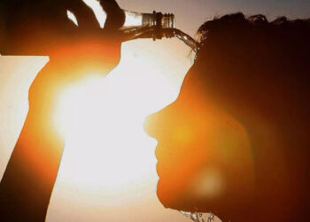 കേരളം-ചുട്ടുപൊള്ളുന്നു!-12-ജില്ലകളിൽ-യെല്ലോ-അലർട്ട്;-38-ഡിഗ്രി-വരെ-ചൂട്-കൂടാൻ-സാധ്യത