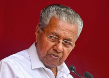 ഗോൾവാൾക്കറുടെ-ഫോട്ടോയ്ക്കു-മുന്നിൽ-താണുവണങ്ങി-വിളക്കു-കൊളുത്തിയത്-ഏത്-ഡീൽ-ആയിരുന്നു??-തെരഞ്ഞെടുപ്പിന്റെ-തൊട്ടുമുമ്പായിരുന്നു-വി-ഡി-സതീശന്റെ-ഈ-പൂവിട്ടു-പൂജിക്കല്,-ഇതിനെപ്പറ്റി-ചോദിച്ചാല്-മറ്റൊരു-പരിപാടി-പറഞ്ഞ്-രക്ഷപ്പെടുന്നത്-സ്ഥിരം-പരിപാടി,-പറവൂരിലെ-ഡീൽ-എന്തായിരുന്നുവെന്ന്-പ്രതിപക്ഷ-നേതാവ്-വ്യക്തമാക്കണമെന്ന്-മുഖ്യമന്ത്രി