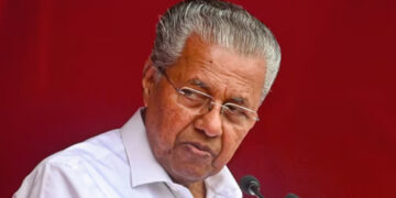 ഗോൾവാൾക്കറുടെ-ഫോട്ടോയ്ക്കു-മുന്നിൽ-താണുവണങ്ങി-വിളക്കു-കൊളുത്തിയത്-ഏത്-ഡീൽ-ആയിരുന്നു??-തെരഞ്ഞെടുപ്പിന്റെ-തൊട്ടുമുമ്പായിരുന്നു-വി-ഡി-സതീശന്റെ-ഈ-പൂവിട്ടു-പൂജിക്കല്‍,-ഇതിനെപ്പറ്റി-ചോദിച്ചാല്‍-മറ്റൊരു-പരിപാടി-പറഞ്ഞ്-രക്ഷപ്പെടുന്നത്-സ്ഥിരം-പരിപാടി,-പറവൂരിലെ-ഡീൽ-എന്തായിരുന്നുവെന്ന്-പ്രതിപക്ഷ-നേതാവ്-വ്യക്തമാക്കണമെന്ന്-മുഖ്യമന്ത്രി