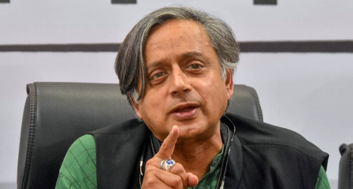 മാറ്റമാണ്-ആഗ്രഹിക്കുന്നതെങ്കിൽ-ബിജെപിക്കല്ല,-യുഡിഎഫിനാണ്-വോട്ടു-ചെയ്യേണ്ടത്,-ബിജെപിക്ക്-വോട്ടു-ചെയ്യുന്നത്-പാഴാണ്,-ഇവിടെ-യുഡിഎഫും-എൽഡി.എഫും-തമ്മിലാണ്-മത്സരം-ശശി-തരൂര്