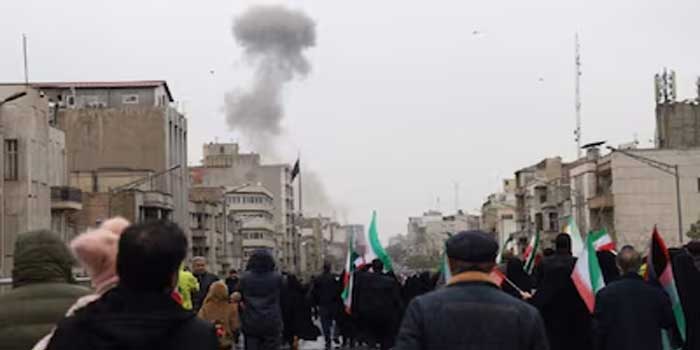 “ഒരു-കാര്യം-ഇസ്രയേൽ-ഓർക്കുന്നത്-നന്നായിരിക്കും,-ഖത്തറല്ല-പാക്കിസ്ഥാൻ,-ലോകത്തെവിടെയെങ്കിലും-ഞങ്ങളുടെ-നയതന്ത്രജ്ഞർക്ക്-എന്തെങ്കിലും-ദോഷം-സംഭവിച്ചാൽ-ഞങ്ങൾ-അവരെ-തകർത്തു-തരിപ്പണമാക്കും”!!-ടെഹ്റാനിലെ-പാക്കിസ്ഥാൻ-എംബസിക്ക്-സമീപം-ഇസ്രയേൽ-യുഎസ്-ആക്രമണം,-അമേരിക്കയെ-ഒഴിവാക്കി-ഇസ്രയേലിന്-പാക്കിസ്ഥാന്റെ-മുന്നറിയിപ്പ്