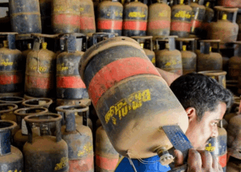 ഒരു-വാണിജ്യ-സിലിണ്ടർ-എടുക്കാനുണ്ടോ?-സിലിണ്ടർ-വിലയ്ക്കൊപ്പം-സൗജന്യ-മൂന്നാർ-ട്രിപ്പും!-ആലുവയിലെ-സാ​ഗർ-ഹോട്ടലിന്റെ-ഉറപ്പ്