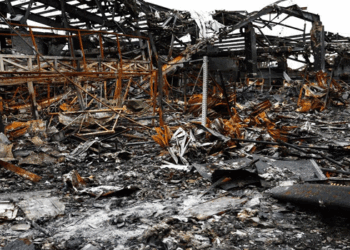 യുദ്ധം-മുറുകുന്നു;-ഹൂതികൾ-കളത്തിലിറങ്ങി;-ഇസ്രയേലിനെതിരെ-വ്യാപക-ബാലിസ്റ്റിക്-മിസൈലാക്രമണം;-പ്രതിരോധ-സംവിധാനം-തകർത്തതായി-അവകാശവാദം;-‘യുഎസ്-കരയുദ്ധത്തിനു-മുതിർന്നാൽ-ചെങ്കടലിലും-ഹൊർമൂസിന്റെ-അതേ-അവസ്ഥ-വരും