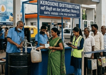 പാചകവാതക-ക്ഷാമം:-റേഷൻ-കടകളെ-കൂടാതെ-തിരഞ്ഞെടുക്കപ്പെട്ട-പെട്രോൾ-പമ്പുകൾ-വഴിയും-മണ്ണെണ്ണ-വിതരണം-വ്യാപകമാക്കാൻ-ഉത്തരവിറക്കി-കേന്ദ്ര-സർക്കാർ