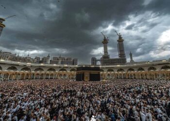 സൗദിയിൽ-ഉംറ-തീർത്ഥാടകരുടെ-പ്രവാഹം;-സന്ദർശകരുടെ-എണ്ണത്തിൽ-റെക്കോർഡ്-വർധന!