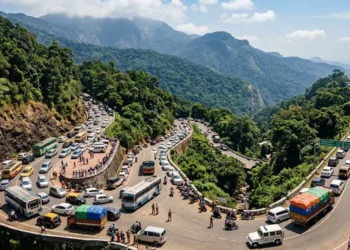 ചുരം-കയറുന്നവർ-ശ്രദ്ധിക്കുക;-കുരുക്ക്-ഒഴിവാക്കാൻ-കർശന-നിയന്ത്രണങ്ങളുമായി-കോഴിക്കോട്-റൂറൽ-പോലീസ്