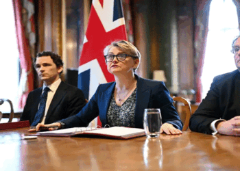 ഹോർമൂസ്-കടലിടുക്ക്-തുറക്കുന്നതിനെ-സംബന്ധിച്ച്-ചർച്ച-ചെയ്യാൻ-നാല്പതിലധികം-രാജ്യങ്ങളെ-വിളിച്ചു-ചേർത്ത്-ബ്രിട്ടൻ;-ഇന്ത്യയും-പങ്കെടുത്തു