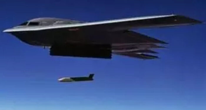 ഇറാനെ-തരിപ്പണമാക്കാന്‍-മാരകമായ-ക്രൂയിസ്-മിസൈലുകൾ-കളത്തിലിറക്കാന്‍-അമേരിക്ക,-വ്യോമ-പ്രതിരോധത്തെ-പാടെ-തകര്‍ക്കുക-ലക്ഷ്യം,-നീക്കം-ഇറാനെ-‘ശിലായുഗ’ത്തിലേക്ക്-മടക്കുമെന്ന-ട്രംപിന്റെ-ആഹ്വാനത്തിന്-പിന്നാലെ