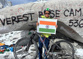 സൈക്കിളിൽ-എവറസ്റ്റ്-ബേസ്-ക്യാമ്പിലേക്ക്…-14-ദിവസത്തെ-കഠിന-യാത്ര,-അതിജീവനത്തിന്റെ-കരുത്തായി-യുവതി
