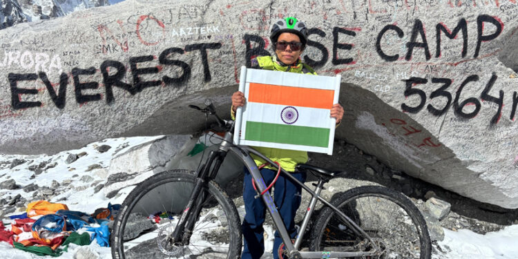 സൈക്കിളിൽ-എവറസ്റ്റ്-ബേസ്-ക്യാമ്പിലേക്ക്…-14-ദിവസത്തെ-കഠിന-യാത്ര,-അതിജീവനത്തിന്റെ-കരുത്തായി-യുവതി