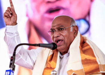 കേരളത്തിലെ-നരേന്ദ്ര-മോദിയാണ്-പിണറായി-വിജയൻ,-ഇരുവരും-ഒരേ-നാണയത്തിന്റെ-രണ്ട്-വശങ്ങള്,-കോണ്ഗ്രസിനെ-അധികാരത്തില്-നിന്ന്-അകറ്റാന്-ബിജെപിയും-എൽഡിഎഫും-തമ്മിൽ-രഹസ്യ-ധാരണയുണ്ട്,-ബിജെപി-ഏറ്റവും-വലിയ-കുറ്റവാളി-പാർട്ടിയെന്ന്-മല്ലികാര്ജുന്-ഖാര്ഗെ