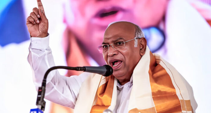 കേരളത്തിലെ-നരേന്ദ്ര-മോദിയാണ്-പിണറായി-വിജയൻ,-ഇരുവരും-ഒരേ-നാണയത്തിന്റെ-രണ്ട്-വശങ്ങള്‍,-കോണ്‍ഗ്രസിനെ-അധികാരത്തില്‍-നിന്ന്-അകറ്റാന്‍-ബിജെപിയും-എൽഡിഎഫും-തമ്മിൽ-രഹസ്യ-ധാരണയുണ്ട്,-ബിജെപി-ഏറ്റവും-വലിയ-കുറ്റവാളി-പാർട്ടിയെന്ന്-മല്ലികാര്‍ജുന്‍-ഖാര്‍ഗെ