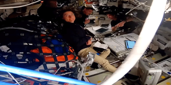 ചരിത്ര-നേട്ടത്തിൽ-ആർട്ടെമിസ്-2-ദൗത്യസംഘം-;-ഭമിയിൽനിന്ന്-ഏറ്റവും-അകലേക്ക്-സഞ്ചരിച്ച-മനുഷ്യർ-എന്ന-റെക്കോഡ്!