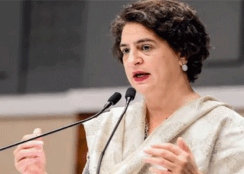 ‘കേന്ദ്രത്തിലും-കേരളത്തിലും-ഭരിക്കുന്നത്-ഭീരുക്കൾ;-കഴിഞ്ഞ-10-വർഷം-കൊണ്ട്-സംസ്ഥാനത്ത്-നടന്നത്-അഴിമതി-മാത്രമാണ്;-ആർജ്ജവമുള്ള-സർക്കാരാണ്-ഇവിടെ-വരേണ്ടത്‘-പ്രിയങ്ക-ഗാന്ധി