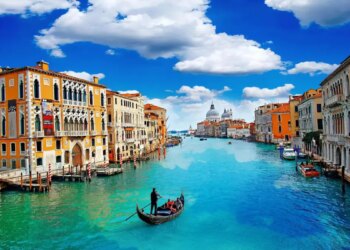 വെനീസ്-വിളിക്കുന്നു;-വരൂ,-കനാലുകളിലൂടെ-കാഴ്ചകളിലേക്കൊഴുകാം…