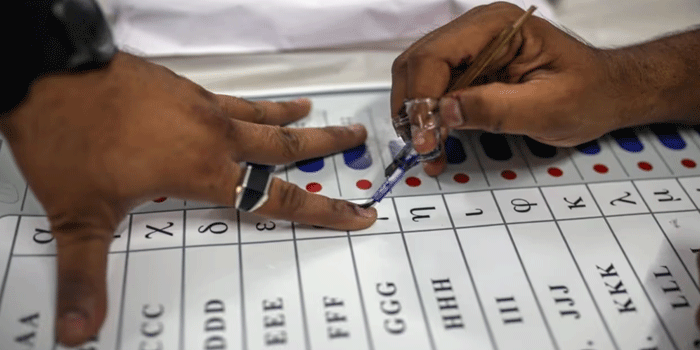 ക്യാമറയുള്ള-കണ്ണട-ധരിച്ച്-‘ഹൈടെക്ക്-ലുക്കിൽ‘-പോളിംഗ്-ബൂത്തിൽ;-യുഡിഎഫ്-ചീഫ്-ഇലക്ഷൻ-ഏജന്റിനെ-കൈയ്യോടെ-പിടികൂടി;-കണ്ണട-പിടിച്ചെടുത്തു