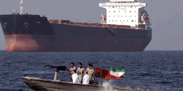 ഹൊർമുസിൽ-പിടി-അയയ്ക്കാതെ-ഇറാൻ;-പ്രതിദിനം-12-കപ്പലുകളെ-മാത്രമേ-കടത്തിവിടൂ;-പുതിയ-നികുതി-വ്യവസ്ഥയും-ഉടൻ-വരും;-എണ്ണക്കപ്പലുകൾക്ക്-ഓരോ-ബാരലിനും-ഒരു-ഡോളർ-വീതം,-സൂപ്പർ-ടാങ്കറുകൾക്ക്-ഒരു-യാത്രയ്ക്ക്-20-ലക്ഷം-ഡോളർ