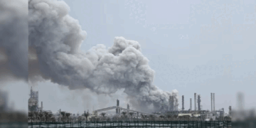 ഇറാന്റെ-ആക്രമണങ്ങളിൽ-കുവൈറ്റിലെ-അടിസ്ഥാന-സൗകര്യങ്ങൾക്ക്-ഗുരുതര-നാശനഷ്ടങ്ങൾ-സംഭവിച്ചതായി-ആഭ്യന്തര-മന്ത്രാലയം;-വൈദ്യുതി-ഉൽപ്പാദന-യൂണിറ്റുകൾ,-ജല-ഡിസാലിനേഷൻ-പ്ലാന്റുകൾ,-ഇന്ധന-ടാങ്കുകൾ-തുടങ്ങിയവ-തകർന്നു