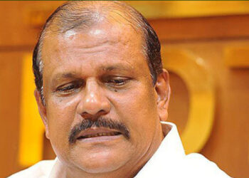 എന്ത്-കിട്ടിയിട്ടാണ്-നാണംകെട്ടവർ-യുഡിഎഫിന്-വോട്ട്-ചെയ്യണമെന്ന്-പറയുന്നത്??-മര്യാദയാണോ-കാണിച്ചത്??-രാഷ്ട്രീയം-പറയുന്ന-മെത്രാന്മാരെ-രാഷ്ട്രീയമായി-നേരിടും,-എന്തിനാണ്-ഇവൻമാർ-കുരയ്ക്കുന്നത്,-ദീപിക-പത്രം-വായിക്കുന്നവന്-വട്ടാണെന്ന്-പി-സി-ജോര്‍ജ്