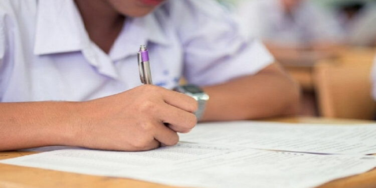 ഗൾഫിൽ-എസ്എസ്എൽ.സി,-പ്ലസ്-ടു-പരീക്ഷകൾ-റദ്ദാക്കും;-ശരാശരി-മാർക്കിന്റെ-അടിസ്ഥാനത്തിൽ-ഫലം