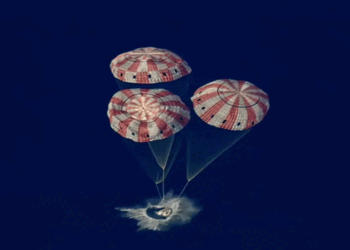 ചന്ദ്രയാത്രയിൽ-ചരിത്രം-സൃഷ്ടിച്ചുള്ള-മടങ്ങി-വരവ്;-ആർട്ടെമിസ്-ii-സംഘം-സുരക്ഷിതമായി-ഭൂമിയിൽ-തിരിച്ചെത്തി