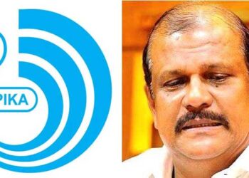 ഏത്-രാഷ്ട്രീയ-അവസരവാദി-മുണ്ട്-മടക്കിക്കുത്തി-വന്നാലും-നിലപാടിൽ-മാറ്റമില്ല,-കേരളത്തിലെ-കവല-ചട്ടമ്പിമാർ-അധികാരമുണ്ട്-കാണിച്ചുതരാമെന്നാണ്-പറയുന്നത്,-രാഷ്ട്രീയം-ദുഷിപ്പുകാർ-തട്ടിപ്പറിക്കരുത്,-എഫ്‌സിആർഎയെക്കുറിച്ച്-മിണ്ടിപ്പോകരുതെന്ന-ഭീഷണിക്ക്-വഴങ്ങില്ല-ദീപിക