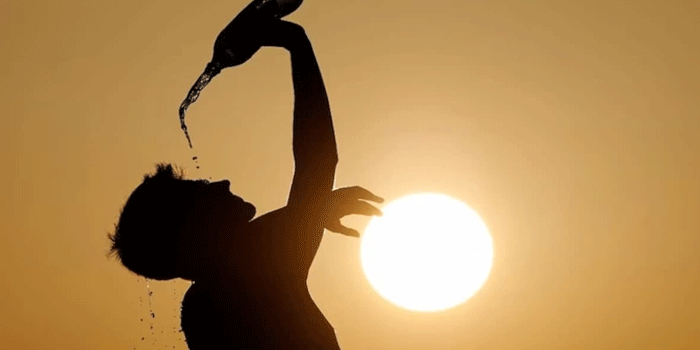 വേനൽ-ചൂടിൽ-വെന്തുരുകി-കേരളം;-ഇടുക്കിയും-വയനാടും-ഒഴികെയുള്ള-ജില്ലകളിൽ-ഇനിയും-താപനില-ഉയരും;-പകൽ-പുറത്തിറങ്ങുമ്പോൾ-അതീവശ്രദ്ധ-ആവശ്യം