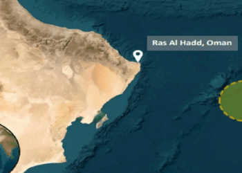 ഒമാൻ-കടലിടുക്കിൽ-ചരക്ക്-കപ്പലിന്-നേരെ-ആക്രമണം;-വൻ-തീപ്പിടിത്തം