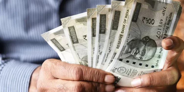 യുപിയിൽ-തൊഴിലാളി-സമരം-വിജയിച്ചു;-മിനിമം-വേതനം-3000-രൂപ-വരെ-വർദ്ധിപ്പിച്ച്-സർക്കാർ-ഉത്തരവ്!