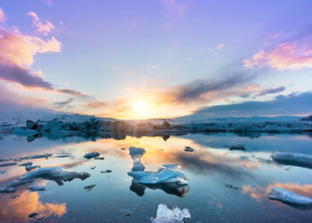 തീയും-മഞ്ഞും-പുണരുന്ന-വിസ്മയം;-അതിശയക്കാഴ്ചകളുടെ-ഐസ്ലാൻഡ്