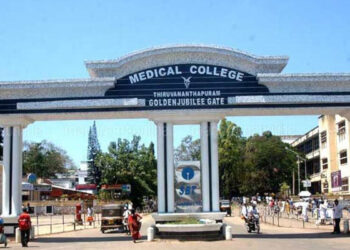 വാതിലുകളില്ലാതെ-തുണി-കെട്ടിവച്ച്-തിരുവനന്തപുരം-മെഡിക്കൽ-കോളജ്-ഐസിയു,-ഒരു-മാസത്തോളം-രോഗികള്‍-കഴിയുന്നത്-ഒരു-സുരക്ഷയുമില്ലാതെ