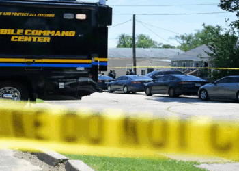 യുഎസിൽ-വീടുകളിൽ-വെടിവയ്പ്പ്;-എട്ടുകുട്ടികൾ-കൊല്ലപ്പെട്ടു;-രണ്ട്-സ്ത്രീകൾക്ക്-പരിക്ക്;-അക്രമിയെ-പോലീസ്-വെടിവച്ചുകൊന്നു