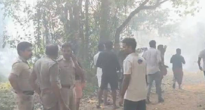 തൃശൂർ-പൂരത്തിനൊരുക്കിയ-വെടിക്കെട്ടുപുരയില്‍-സ്ഫോടനം,-40ലധികം-പേര്‍ക്ക്-പരിക്ക്,-പൊട്ടത്തെറിച്ചത്-തിരുവമ്പാടി-വിഭാഗത്തിന്റെ-സാമ്പിൾ-പുര