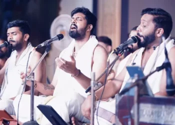 ക്ഷേത്രത്തിൽ-ക്രിസ്ത്യൻ-ഭക്തിഗാനം;-വിശദീകരണവുമായി-നന്ദഗോവിന്ദം-ഭജൻസ്