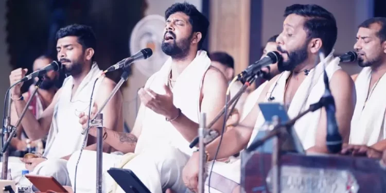 ക്ഷേത്രത്തിൽ-ക്രിസ്ത്യൻ-ഭക്തിഗാനം;-വിശദീകരണവുമായി-നന്ദഗോവിന്ദം-ഭജൻസ്