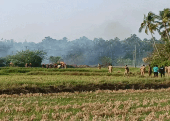 തൃശ്ശൂർപൂരത്തിനുള്ള-വെടിക്കെട്ടുസാമഗ്രികൾ-നിർമിക്കുന്നിടത്ത്-സ്‌ഫോടനം:-8-മരണങ്ങൾ-സ്ഥിരീകരിച്ചു;-നിരവധി-പേരുടെ-നില-അതീവ-​ഗുരുതരമെന്ന്-റിപ്പോർട്ട്;-രക്ഷാ-പ്രവർത്തനം-ദുഷ്കരം,-ഇപ്പോഴും-പൊട്ടിത്തെറികൾ-കേൾക്കാനാവുന്നെന്ന്-ദൃക്സാക്ഷികൾ,-അപകട-സമയത്ത്-സ്ഥലത്ത്-30-നും-40-നും-ഇടയിൽ-ആൾക്കാർ-ഉണ്ടായിരുന്നു-കലക്ടർ