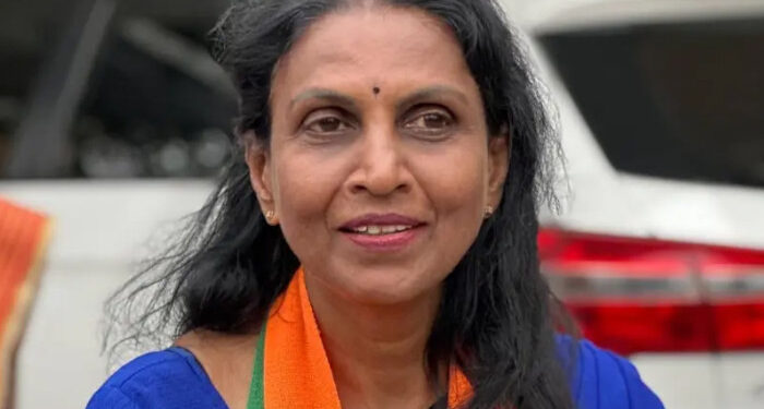 പിണറായിയുടെ-തെമ്മാടികളേ,-ഞങ്ങളിലൊന്നിനെ-തൊട്ടെന്നാല്‍-ഇവിടൊരു-പുല്ലും-നടക്കൂല,-കാക്കിക്കുള്ളില്‍-സിപിഎം-എങ്കില്‍-പോടാ-പുല്ലേ-പൊലീസേ.-പൊലീസുകാര്‍ക്കെതിരെ-മുദ്രാവാക്യം-വിളിച്ച്-മുന്‍-ഡിജിപി-ആര്‍-ശ്രീലേഖ