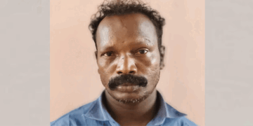 വീട്ടമ്മയെ-കടന്നു-പിടിച്ചത്-തടഞ്ഞ-ഭർത്താവിനെ-വെട്ടി-പരിക്കേൽപ്പിച്ചു;-പോലീസിനെ-കണ്ടതും-പ്രതി-ആറ്റിലേയ്ക്ക്-‘മുങ്ങി‘;-നീന്തി-അവശനായി-കുഴഞ്ഞപ്പോൾ-രക്ഷിച്ച്-അറസ്റ്റ്-ചെയ്തു