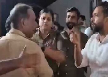 ‘പ്രതിയെ-പിടിക്കാൻ-വന്നതാണ്,-നിന്റെ-ഭർത്താവ്-എന്താണ്-പോയത്’?-യൂത്ത്-ലീ​ഗ്-പ്രവർത്തകനായി-രാത്രിയിൽ-പ്രസവിച്ച്-കിടക്കുന്ന-യുവതിയുടെയടക്കമുള്ളവരുടെ-റൂമിൽ-കയറി-പുരുഷ-പോലീസിന്റെ-പരിശോധന…പ്രതിഷേധം-ശക്തമാകുന്നു