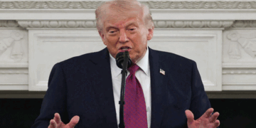 ‘ഇവിടെ-ഒരു-കുഞ്ഞ്-ജനിച്ചാൽ-പൗരത്വം-ലഭിക്കുന്നു;-പിന്നീട്-അവർ-ചൈനയിൽ-നിന്നോ-ഇന്ത്യയിൽ-നിന്നോ-മറ്റേതെങ്കിലും-നരകത്തിൽ-നിന്നോ-മുഴുവൻ-കുടുംബത്തെയും-കൊണ്ടുവരും‘:-ജന്മാവകാശ-പൗരത്വത്തെ-വിമർശിച്ച്-ട്രംപ്;-വംശീയാധിക്ഷേപമെന്ന്-ആരോപണമുയരുന്നു