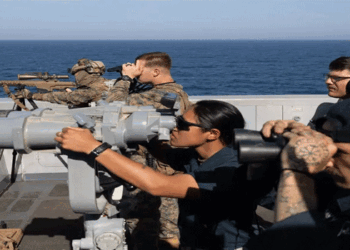 ‘ഒട്ടും-മടിക്കേണ്ട;-എല്ലാം-വെടിവച്ചിട്’;-ഹോർമുസിൽ-തടസ്സം-നിൽക്കുന്ന-ബോട്ടുകൾ-തകർക്കാൻ-ഉത്തരവിട്ട്-ട്രംപ്;കടലിടുക്ക്-വൃത്തിയാക്കിക്കൊണ്ടിരിക്കുന്ന-യുഎസ്-മൈൻ-സ്വീപ്പറുകളുടെ-പ്രവർത്തനം-മൂന്നിരട്ടിയാക്കാനും-ആവശ്യം