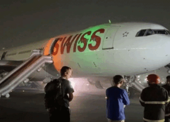 ഡൽഹിയിൽ-നിന്നും-പറന്നുയരുന്നതിനിടെ-സ്വിസ്-എയർ-വിമാനത്തിന്റെ-എഞ്ചിൻ-തകരാറിലായി,-തീപിടിച്ചു,-ആറ്-പേർക്ക്-പരിക്ക്