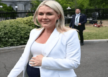 ‘ഇന്ന്-രാത്രി-ഇവിടെ-ചില-വെടിയൊച്ചകൾ-കേൾക്കും‘:-ഡിന്നർ-പാർട്ടിയ്ക്കിടെയുണ്ടായ-വെടിവയ്പിന്-മുമ്പ്-വൈറ്റ്ഹൗസ്-പ്രസ്-സെക്രട്ടറിയുടെ-വാക്കുകൾ;-പറഞ്ഞത്-ട്രംപിന്റെ-പ്രസം​ഗത്തെക്കുറിച്ച്;-പിന്നാലെ-കേട്ടത്-റിയൽ-വെടിയൊച്ച