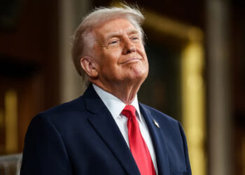 “വെടിയുതിര്‍ത്തപ്പോള്‍-തനിക്ക്-ഭയം-തോന്നിയില്ല”,-ആവര്‍ത്തിച്ച്-ആവശ്യപ്പെട്ടതുകൊണ്ടാണ്-നിലത്ത്-കിടക്കാന്‍-തയ്യാറായത്,-താന്‍-റേപ്പിസ്‌റ്റോ-ശിശുപീഡകനോ-അല്ല,-അക്രമി-കൊണ്ടുവന്ന-മാനിഫെസ്‌റ്റോ-വായിക്കാന്‍-കാത്തിരിക്കുകയാണെന്ന്-ട്രംപ്