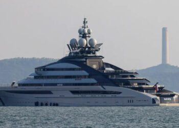 യു-എസ്-ഉപരോധം-കാറ്റില്‍-പറത്തി-റഷ്യ,-പുടിന്റെ-ഉറ്റ-സുഹൃത്തിന്റെ-ആഡംബര-കപ്പൽ-ഹുർമുസ്-കടന്നു,-ഇറാന്‍-–-റഷ്യ-നയതന്ത്ര-ബന്ധം-ശക്തമാകുന്നു