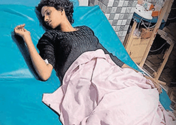 ആൾതാമസമില്ലാത്ത-വീടിന്റെ-ശുചിമുറിയിൽ-പഞ്ചായത്തംഗത്തെ-അവശനിലയിൽ-കണ്ടെത്തിയ-സംഭവം;-ധന്യയുടെ-നാക്കിനടിയിൽ-ചുരുട്ടിക്കൂട്ടി-വച്ചിരുന്ന-നിലയിൽ-ടിഷ്യു-പേപ്പർ;-പരസ്പരവിരുദ്ധമായാണ്-സംസാരിക്കുന്നത്