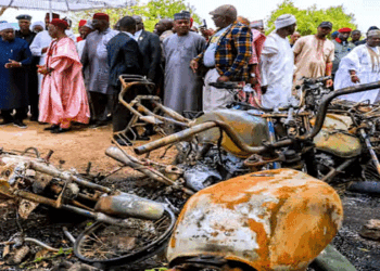 ഫുട്ബോൾ-മൈതാനത്തേയ്ക്ക്-അതിക്രമിച്ചു-കയറി-ഐഎസ്-ഭീകരുടെ-ആക്രമണം;-നൈജീരിയയിൽ-29-പേർ-കൊല്ലപ്പെട്ടു;-അക്രമികൾ-നിരവധി-വീടുകളും-കത്തിച്ച്-ചാമ്പലാക്കി